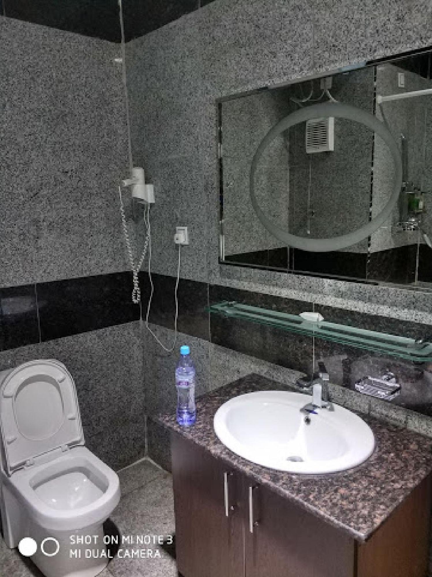 Room In Bb - Immaculate Royal International Hotel Owerri Exterior photo